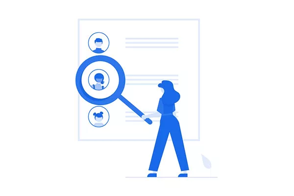 一个女孩手中举着放大镜的图片